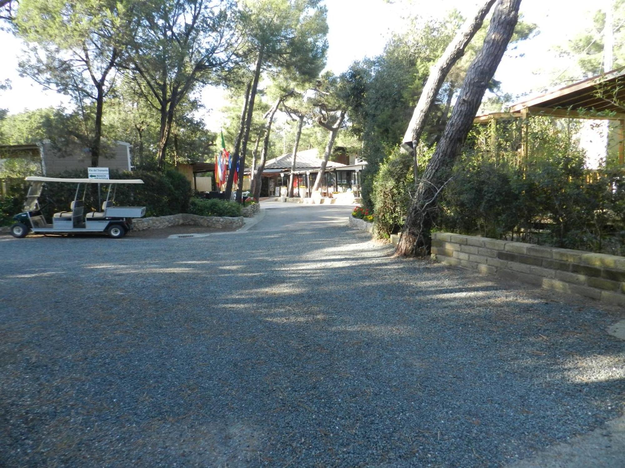 Camping Casa Di Caccia مارينا دي بيبونا المظهر الخارجي الصورة