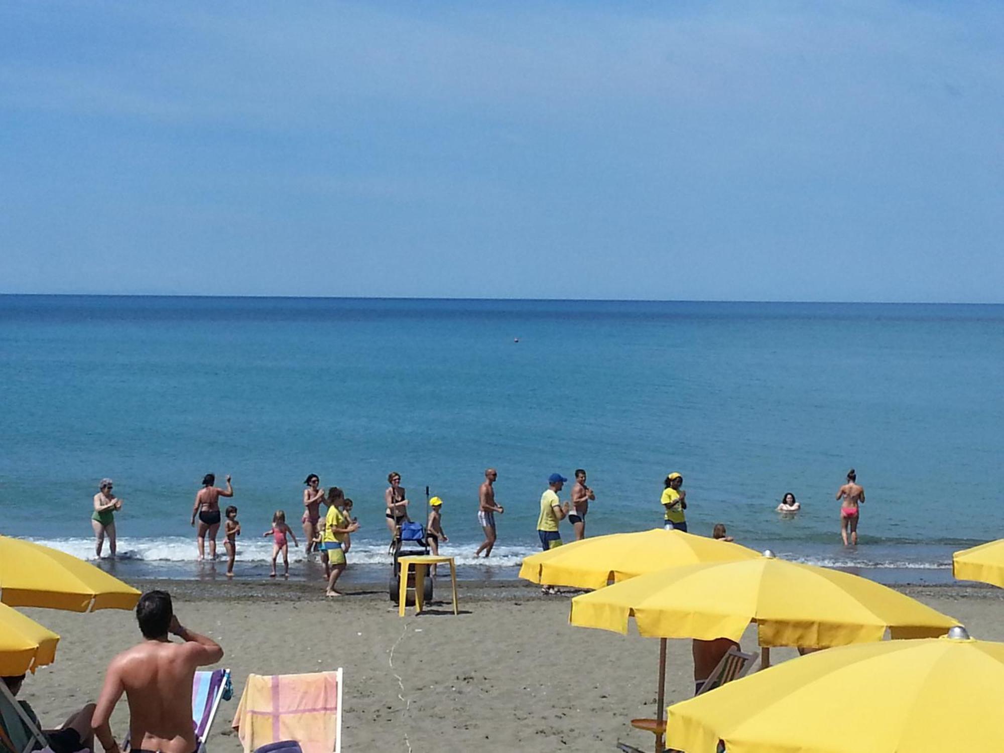 Camping Casa Di Caccia مارينا دي بيبونا المظهر الخارجي الصورة