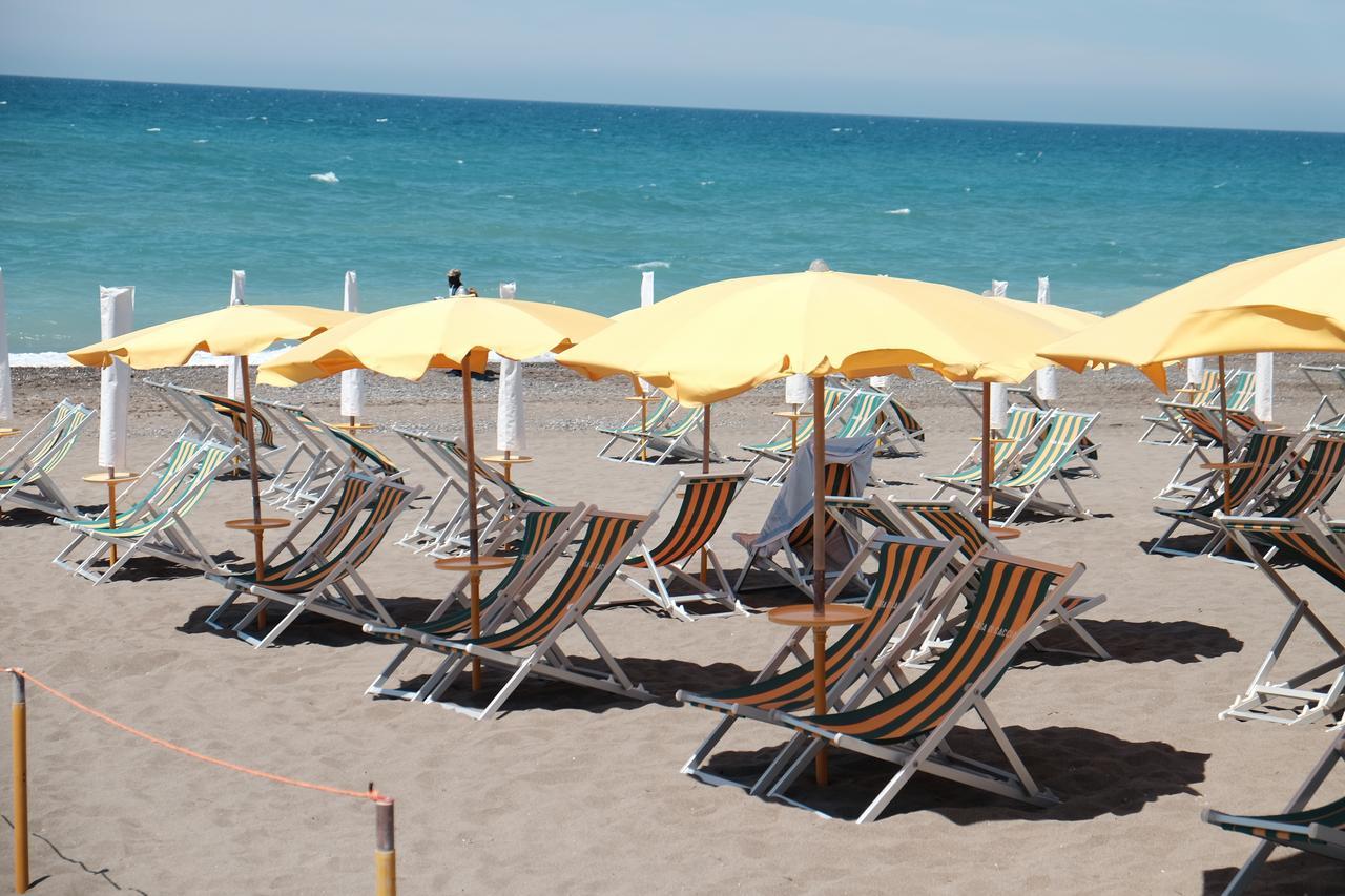 Camping Casa Di Caccia مارينا دي بيبونا المظهر الخارجي الصورة