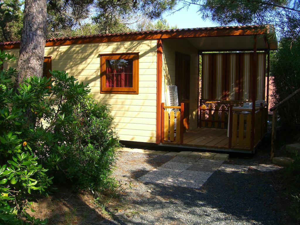 Camping Casa Di Caccia مارينا دي بيبونا الغرفة الصورة